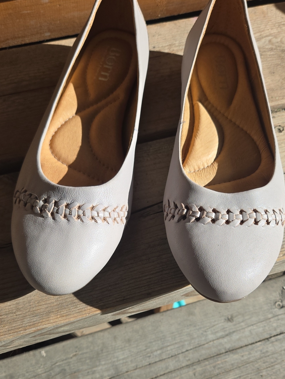 Born Women's Grey Neutral Leather Ballet Flats with Stitch Detail Size 9